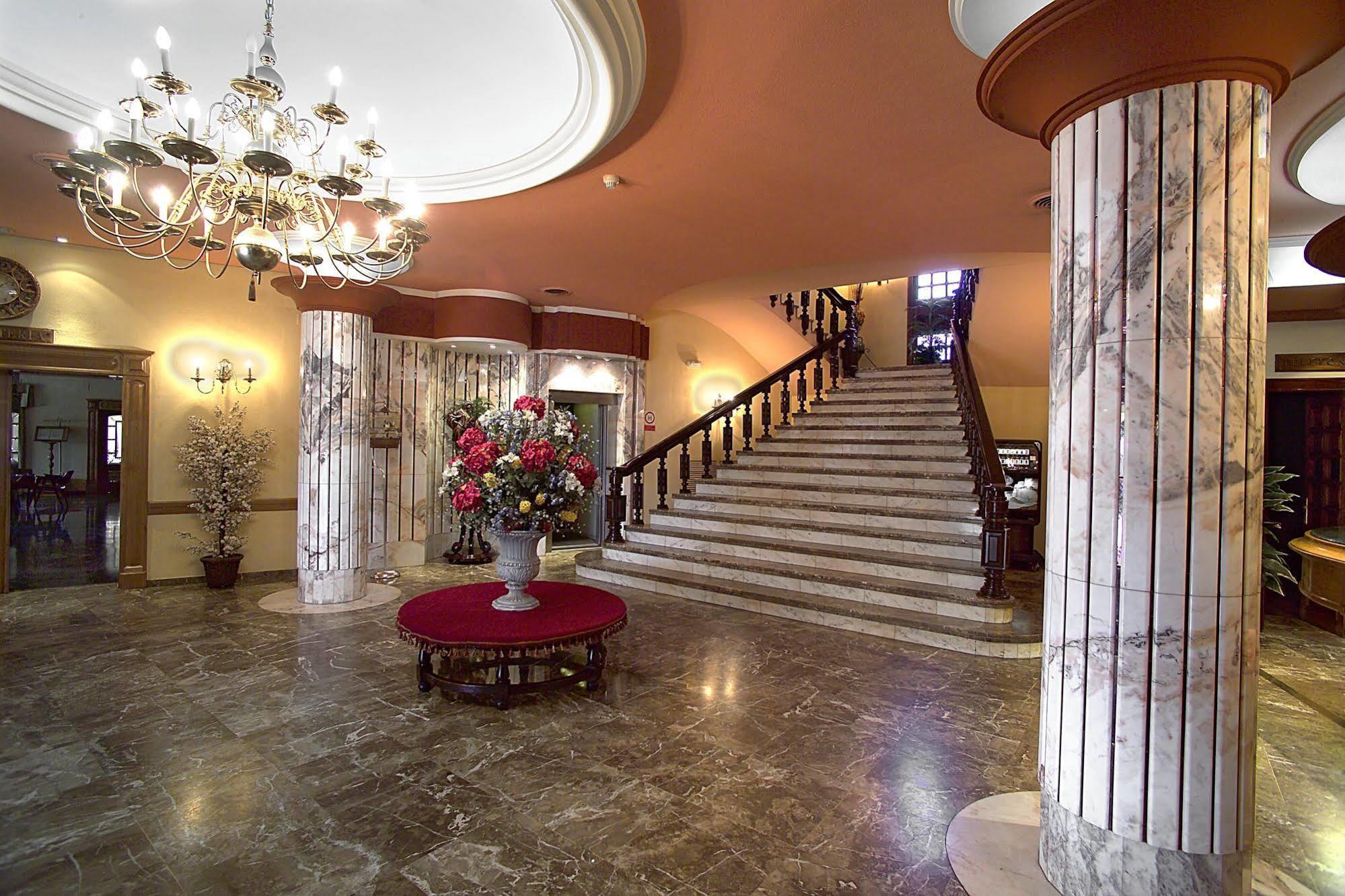 Hotel Zodiaco Байлен Интерьер фото