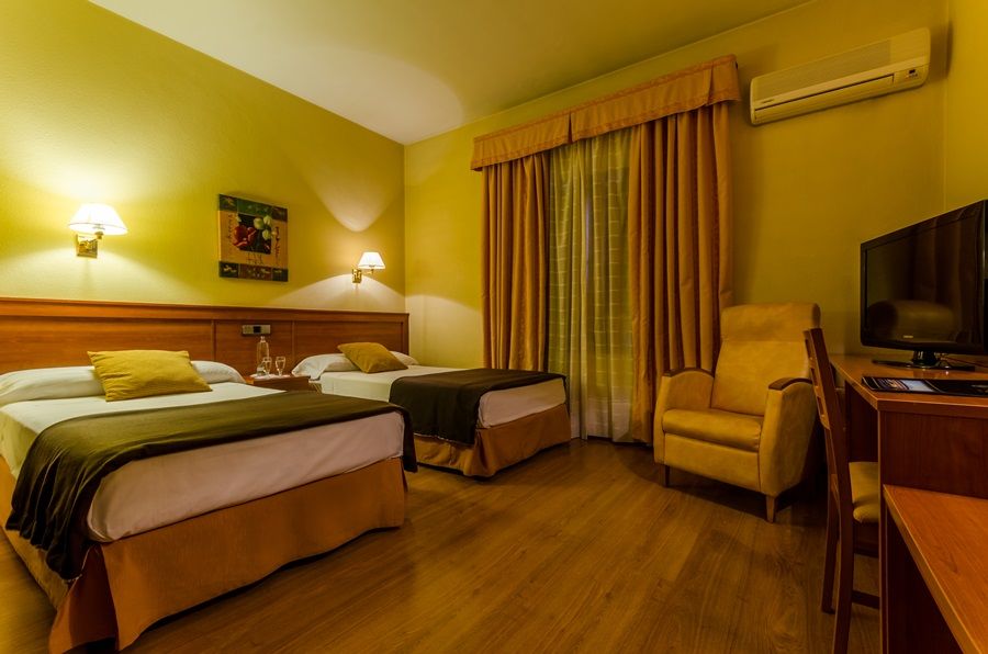 Hotel Zodiaco Байлен Экстерьер фото